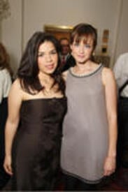 th_Celebutopia-Alexis_Bledel_and_America_Ferrera-Presentation_of_The_Big_Picture_8608_during_ShoWest_2008-17.jpg