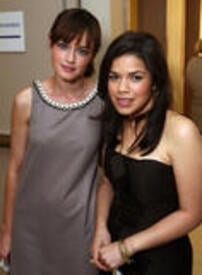 th_Celebutopia-Alexis_Bledel_and_America_Ferrera-Presentation_of_The_Big_Picture_8908_during_ShoWest_2008-14.jpg