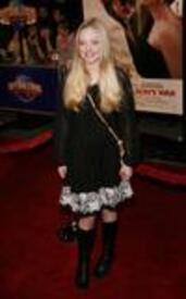 th_Amanda_Seyfried_Charlie_Wilsons_War_Premiere_020.jpg