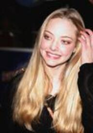 th_Amanda_Seyfried_Charlie_Wilsons_War_Premiere_551.jpg