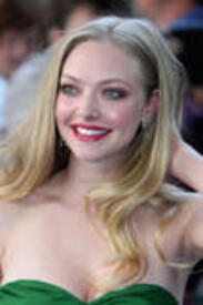 th_Celebutopia-Amanda_Seyfried-Mamma_Mia1_UK_premiere_in_London-08.jpg