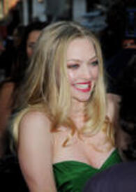 th_Celebutopia-Amanda_Seyfried-Mamma_Mia5_UK_premiere_in_London-11.jpg