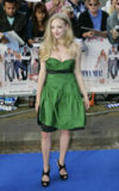 th_Celebutopia-Amanda_Seyfried-Mamma_Mia6_UK_premiere_in_London-02.JPG