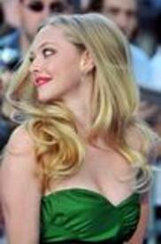 th_Celebutopia-Amanda_Seyfried-Mamma_Mia8_UK_premiere_in_London-04.jpg