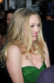 th_Celebutopia-Amanda_Seyfried-Mamma_Mia8_UK_premiere_in_London-14.jpg