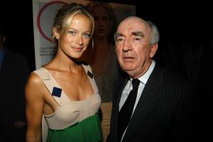 92783_celebrity_city_Carolyn_Murphy_121_123_407lo.JPG