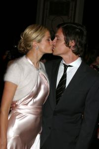 40252_celebrity_city_Carolyn_Murphy_238_123_427lo.JPG