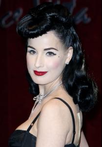 Dita_von_Teese_arrives_at_Dolce_and_Gabbana_party_Cannes_01.jpg