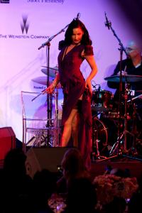 65843_Cannes2008_amfAR_auction_45_122_503lo.jpg
