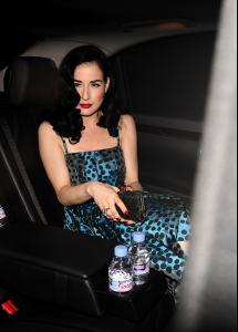 81779_dita_von_teese_06_122_566lo.jpg