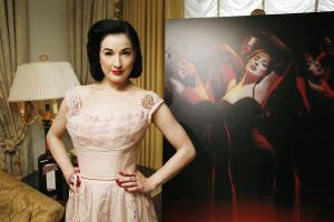 52531_celebrity_city_Dita_von_Teese_015_122_174lo.JPG