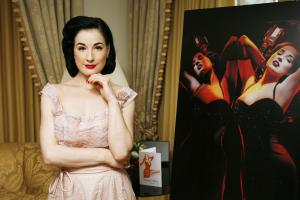 52537_celebrity_city_Dita_von_Teese_016_122_846lo.JPG