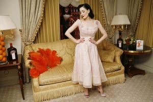 52553_celebrity_city_Dita_von_Teese_018_122_110lo.JPG