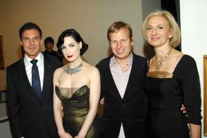 54349_celebrity_city_Dita_von_Teese_001_122_1168lo.JPG