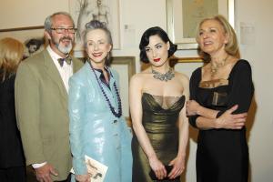54374_celebrity_city_Dita_von_Teese_003_122_737lo.JPG