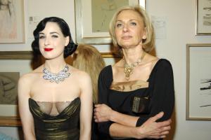 54392_celebrity_city_Dita_von_Teese_006_122_964lo.JPG