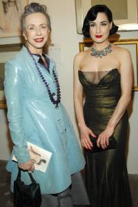 55499_celebrity_city_Dita_von_Teese_013_122_788lo.JPG