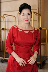 73682_dita_von_teese_arrives_to_Elie_Saab_fashion_show_02_122_339lo.jpg