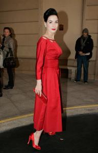 73691_dita_von_teese_arrives_to_Elie_Saab_fashion_show_03_122_357lo.jpg
