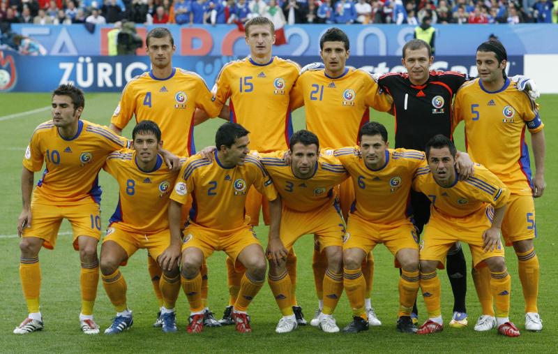 Сборная румынии по футболу фото. Сборная румынии на евро. Румынские футболисты. Сборная румынии на евро. Румынский футбол.