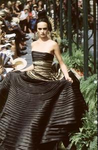 amber_Christian_Dior_Fall_1997_Haute_Couture.jpg