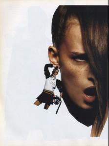 ann_Vogue_Paris_Oct_2002_tfs__AT4.jpg