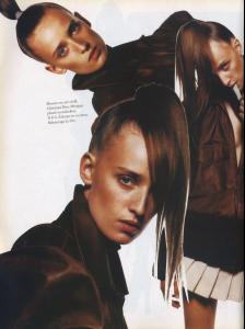 ann_Vogue_Paris_Oct_2002_tfs__AT6.jpg