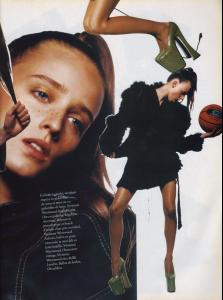 ann_Vogue_Paris_Oct_2002_tfs__AT91.jpg