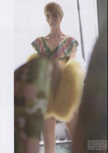 maria__Vogue_Jul06_by_Jeff_Burton_modernnight7.jpg
