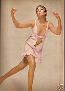 penelope_vogue_mar68_avedona1ff1kc7.jpg