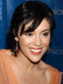 alyssa_milano_2004_UnicefTrOrTr3.jpg