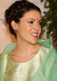 alyssa_milano_2005_Bangladesh3.jpg