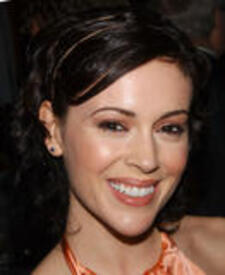 alyssa_milano_2005_BaseFounDin3.jpg