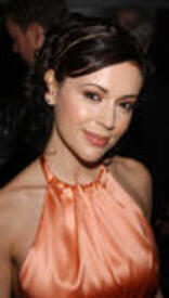 alyssa_milano_2005_BaseFounDin4.jpg
