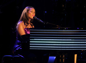 AliciaKeys_06_27_2010_2010BETAwards2010_Performance_009.jpg