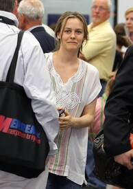 Preppie_Alicia_Silverstone_arrives_at_Bob_Hope_Airport_in_Burbank_1.jpg