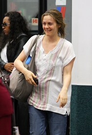 Preppie_Alicia_Silverstone_arrives_at_Bob_Hope_Airport_in_Burbank_13.jpg