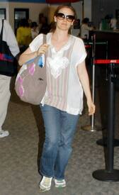 Preppie_Alicia_Silverstone_arrives_at_Bob_Hope_Airport_in_Burbank_5.jpg