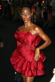 celebrity_paradise.com_TheElder_JadaPinkettSmith2010_06_13_64thTonyAwardsinNY8.jpg