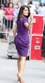 celebrity_paradise.com_TheElder_SelmaHayek2010_06_21_OnLateShowWithDavidLetterman77.jpg