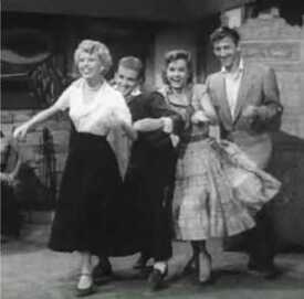 Barbara_Ruick,_Bob_Fosse,_Debbie_Reynolds_and_Bobby_Van_in_The_Affairs_of_Dobie_Gillis_trailer.jpg