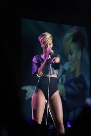 RihannaConcertinIstanbul_24.jpg