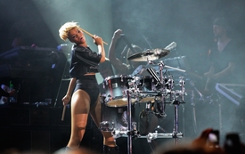 RihannaConcertinIstanbul_20.jpg