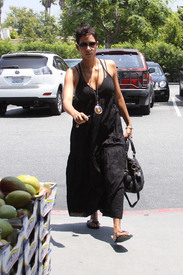 Halle Berry leaving Bristol Farms in Beverly Hills_03.jpg