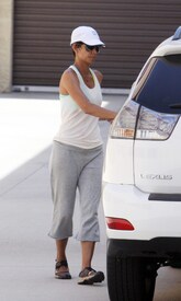 Halle Berry seen picking up her house blue prints from her storage facility in Studio City_06.jpg