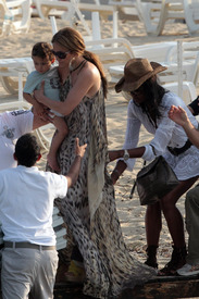 Jennifer Lopez and Naomi Campbell seen in St. Tropez_02.jpg