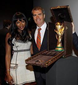 Naomi Campbell Loves Soccer and Louis Vuitton_22.jpg