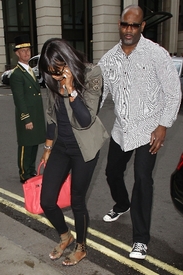 NaomiCampbelloutsideTheDorchesterHotelinLondon_02.jpg