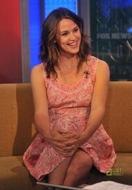 jennifer-garner-fox-friends-06.jpg