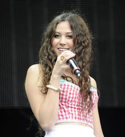 33388_ElizaDoolittle_PerformingliveatAltonTowersinStaffordshireJune192011_By_oTTo17_122_516lo.jpg